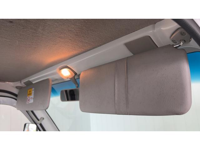 キャリイトラックＫＣパワステ農繁仕様　４ＷＤ５速マニュアル　エアコン　パワステ　ＡＭ／ＦＭラジオ　荷台ランプ（茨城県）の中古車