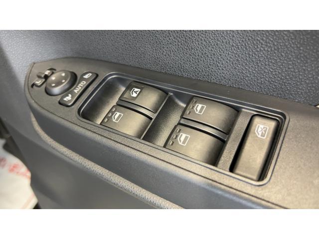 タントＸアイドリングストップ　ＬＥＤヘッドランプ　左側パワースライドドア　オートエアコン　シートヒーター　スマートキー　衝突被害軽減システム　横滑り防止機構（茨城県）の中古車