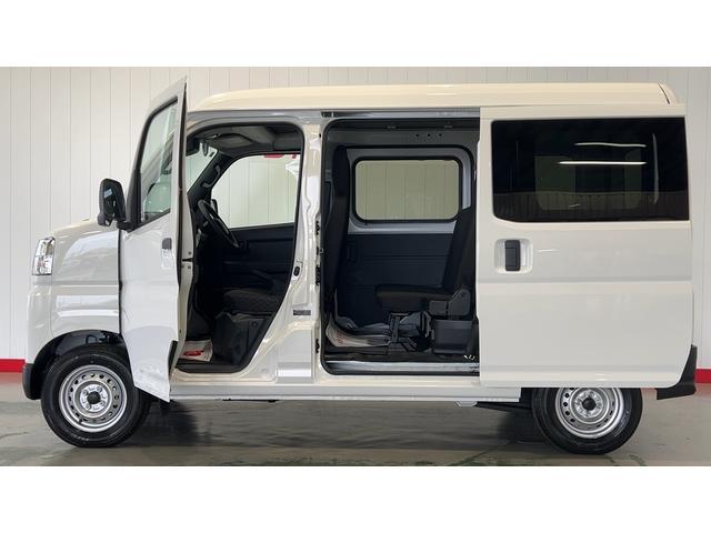 ハイゼットカーゴデラックスＣＶＴ　アイドリングストップ　キーレスエントリー　エアコン　パワステ　運転席＆助手席パワーウインドウ　　ＡＭ／ＦＭラジオ　衝突被害軽減システム（茨城県）の中古車