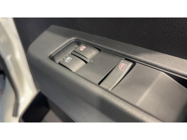 ハイゼットカーゴデラックスＣＶＴ　アイドリングストップ　キーレスエントリー　エアコン　パワステ　運転席＆助手席パワーウインドウ　　ＡＭ／ＦＭラジオ　衝突被害軽減システム（茨城県）の中古車