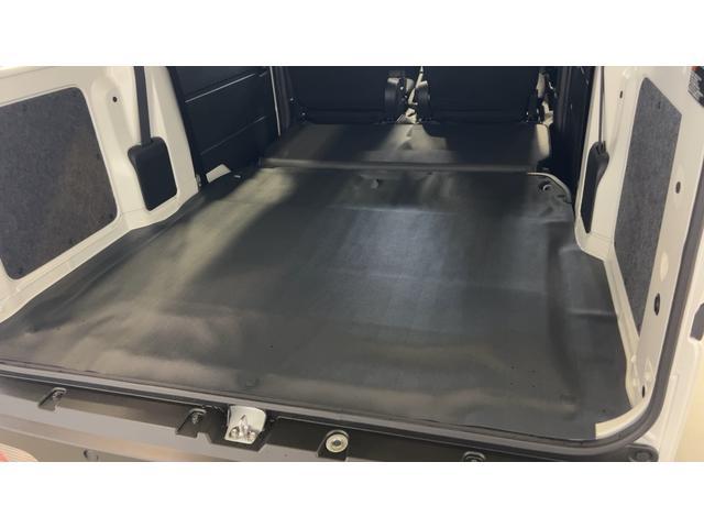 ハイゼットカーゴデラックスＣＶＴ　アイドリングストップ　キーレスエントリー　エアコン　パワステ　運転席＆助手席パワーウインドウ　　ＡＭ／ＦＭラジオ　衝突被害軽減システム（茨城県）の中古車