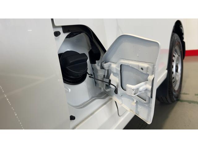 ハイゼットカーゴデラックスＣＶＴ　アイドリングストップ　キーレスエントリー　エアコン　パワステ　運転席＆助手席パワーウインドウ　　ＡＭ／ＦＭラジオ　衝突被害軽減システム（茨城県）の中古車