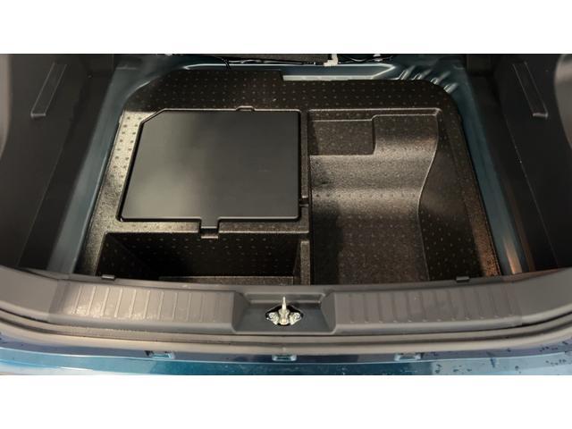 ロッキープレミアムＧ　ＨＥＶ純正９インチナビ　ドラレコ　パノラマモニター　ＬＥＤヘッドランプ　クルーズコントロール　オートエアコン　シートヒーター　スマートキー　１７インチアルミホイール　衝突被害軽減システム（茨城県）の中古車