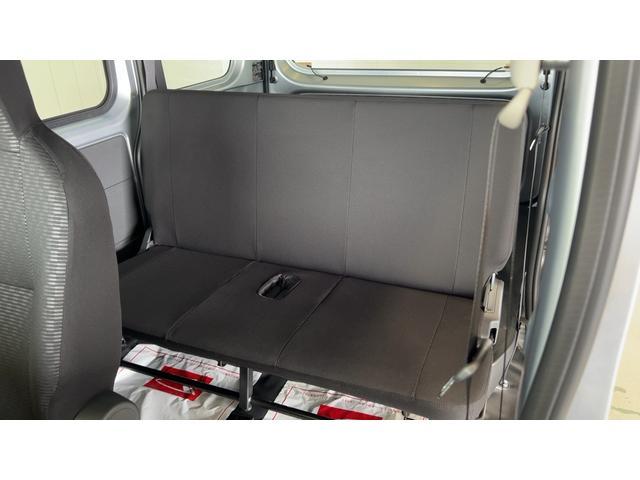 ハイゼットカーゴデラックスアイドリングストップ　キーレスエントリー　ＣＶＴ　エアコン　パワステ　運転席＆助手席パワーウインドウ　ＡＭ／ＦＭラジオ　衝突被害軽減システム（茨城県）の中古車