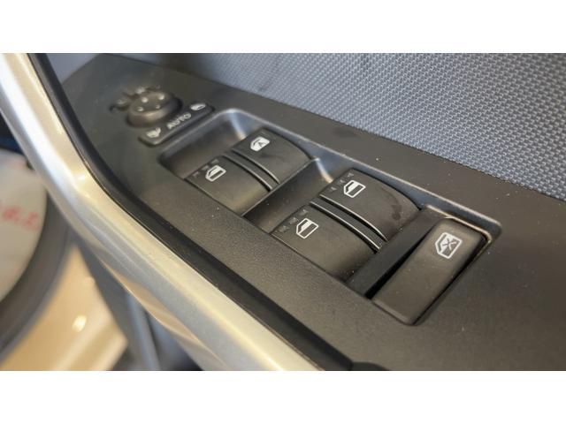 ロッキープレミアムＧ　ＨＥＶ純正９インチナビ　ドラレコ　パノラマモニター　クルーズコントロール　ＬＥＤヘッドランプ　１７インチアルミホイール　オートエアコン　シートヒーター　スマートキー　衝突被害軽減システム（茨城県）の中古車