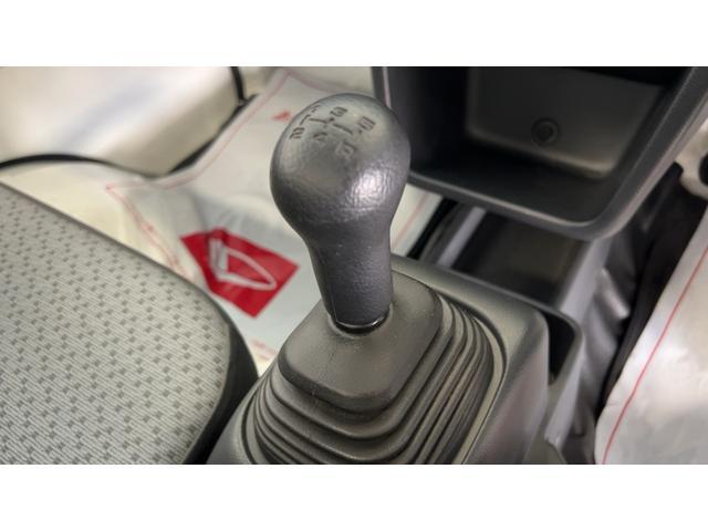 キャリイトラックＫＣエアコン・パワステ農繁仕様　４ＷＤ５速マニュアル　センターデフロック　荷台ランプ　ＡＭ／ＦＭラジオ（茨城県）の中古車