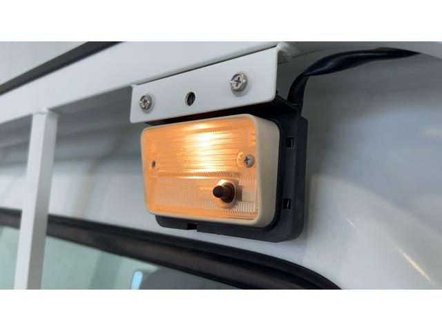 キャリイトラックＫＣエアコン・パワステ農繁仕様　４ＷＤ５速マニュアル　センターデフロック　荷台ランプ　ＡＭ／ＦＭラジオ（茨城県）の中古車