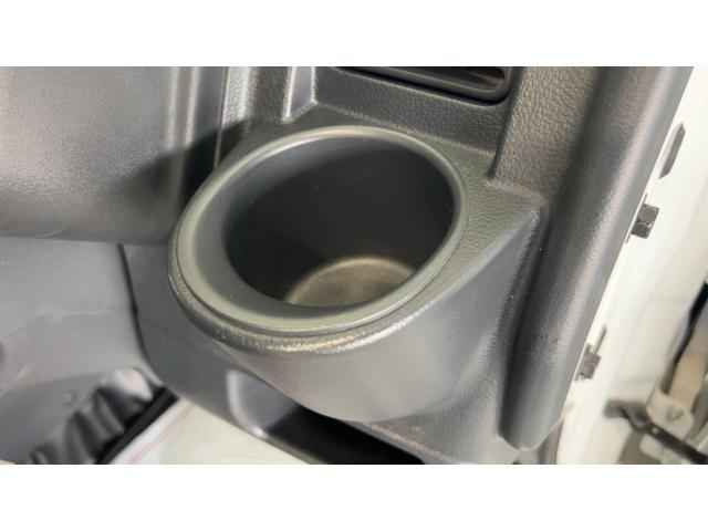 キャリイトラックＫＣエアコン・パワステ農繁仕様　４ＷＤ５速マニュアル　センターデフロック　荷台ランプ　ＡＭ／ＦＭラジオ（茨城県）の中古車