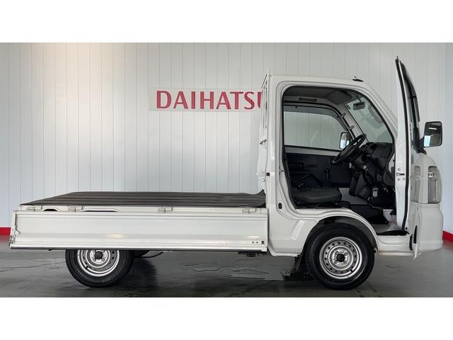キャリイトラックＫＣエアコン・パワステ農繁仕様　４ＷＤ５速マニュアル　センターデフロック　荷台ランプ　ＡＭ／ＦＭラジオ（茨城県）の中古車