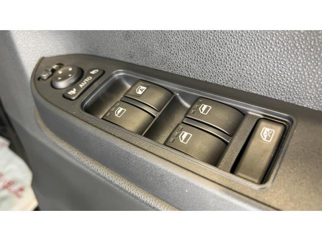 タントＸＬＥＤヘッドランプ　アイドリングストップ　左側パワースライドドア　オートエアコン　スマートキー　シートヒーター　電動格納式ドアミラー　衝突被害軽減システム（茨城県）の中古車