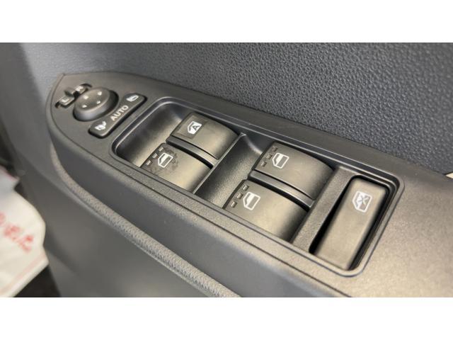タントＸＬＥＤヘッドランプ　アイドリングストップ　左側パワースライドドア　オートエアコン　スマートキー　シートヒーター　電動格納式ドアミラー　衝突被害軽減システム　横滑り防止機構（茨城県）の中古車