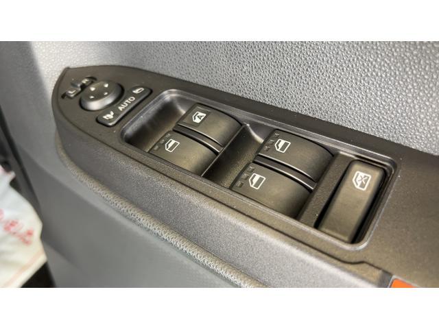 タントファンクロスアイドリングストップ　ＬＥＤヘッドランプ　両側パワースライドドア　オートエアコン　シートヒーター　スマートキー　１４インチアルミホイール　衝突被害軽減システム（茨城県）の中古車