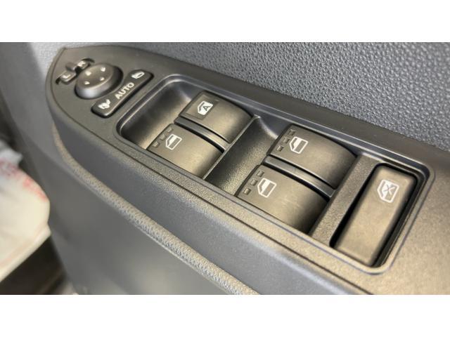 タントＸ左側パワースライドドア　スマートキー　オートエアコン　シートヒーター　アイドリングストップ　ＬＥＤヘッドランプ　電動格納式ドアミラー　衝突被害軽減システム（茨城県）の中古車