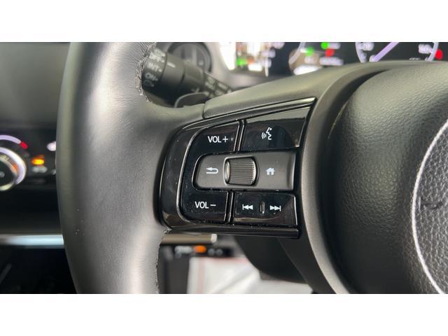 ヴェゼルｅ：ＨＥＶ　Ｚ純正ナビ　ドラレコ　バックカメラ　ＬＥＤヘッドランプ　１８インチアルミホイール　オートエアコン　シートヒーター　スマートキー　衝突被害軽減システム　クルーズコントロール（茨城県）の中古車