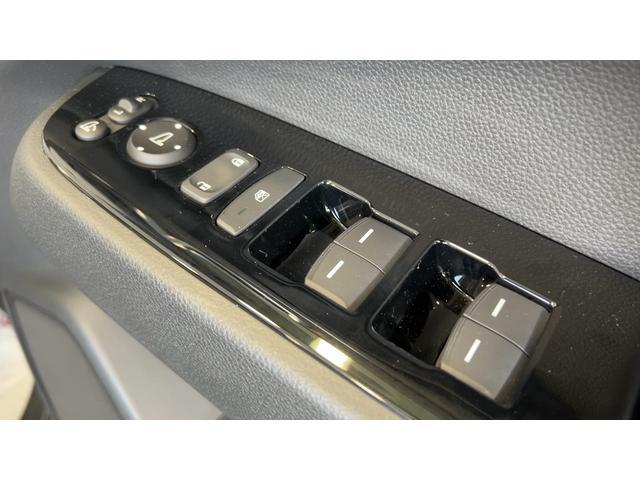 ヴェゼルｅ：ＨＥＶ　Ｚ純正ナビ　ドラレコ　バックカメラ　ＬＥＤヘッドランプ　１８インチアルミホイール　オートエアコン　シートヒーター　スマートキー　衝突被害軽減システム　クルーズコントロール（茨城県）の中古車