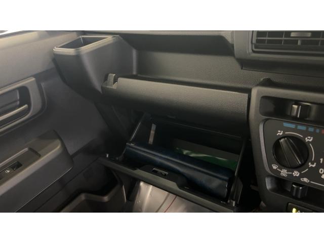 ハイゼットカーゴデラックスアイドリングストップ　キーレスエントリー　ＣＶＴ　衝突被害軽減システム　エアコン　パワステ　運転席＆助手席パワーウインドウ　ＡＭ／ＦＭラジオ（茨城県）の中古車