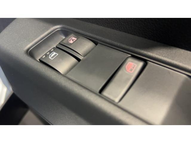 ハイゼットカーゴデラックスアイドリングストップ　キーレスエントリー　ＣＶＴ　衝突被害軽減システム　エアコン　パワステ　運転席＆助手席パワーウインドウ　ＡＭ／ＦＭラジオ（茨城県）の中古車