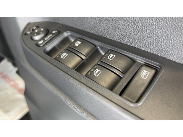 タントＸアイドリングストップ　ＬＥＤヘッドランプ　左側パワースライドドア　オートエアコン　シートヒーター　スマートキー　衝突被害軽減システム　横滑り防止機構（茨城県）の中古車