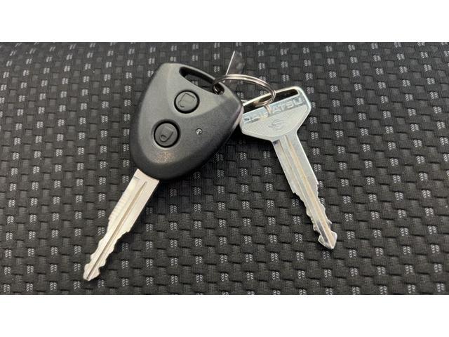ハイゼットカーゴデッキバンＧ　ＳＡIII　４ＷＤ社外ナビ　４速オートマ　キーレスエントリー　ＬＥＤヘッドランプ　アイドリングストップ　社外アルミホイール　電動格納式ドアミラー　衝突被害軽減システム（茨城県）の中古車