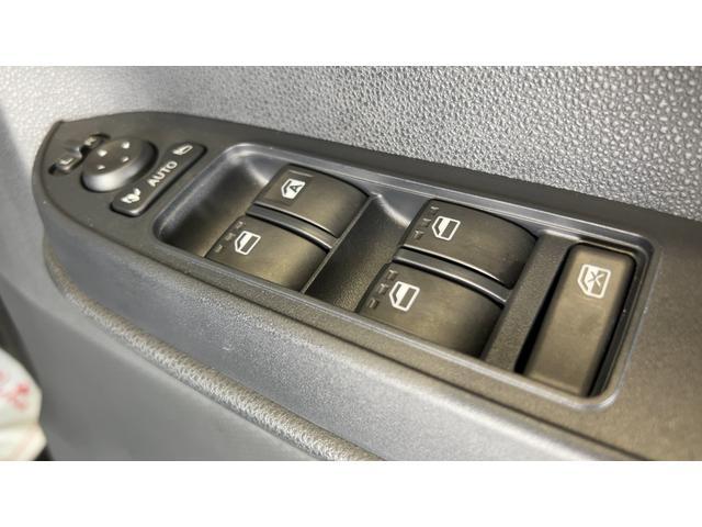 タントＸアイドリングストップ　ＬＥＤヘッドランプ　左側パワースライドドア　オートエアコン　シートヒーター　スマートキー　衝突被害軽減システム　横滑り防止機構（茨城県）の中古車