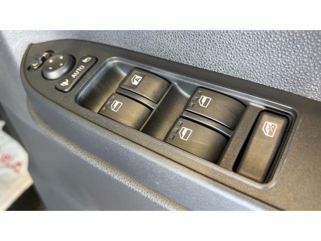 タントＸアイドリングストップ　ＬＥＤヘッドランプ　左側パワースライドドア　オートエアコン　シートヒーター　スマートキー　衝突被害軽減システム　横滑り防止機構（茨城県）の中古車