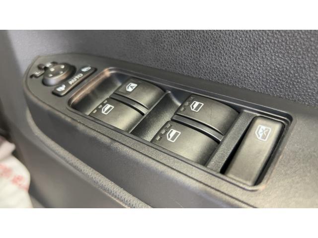 タントＸアイドリングストップ　ＬＥＤヘッドランプ　左側パワースライドドア　オートエアコン　シートヒーター　スマートキー　衝突被害軽減システム　横滑り防止機構（茨城県）の中古車