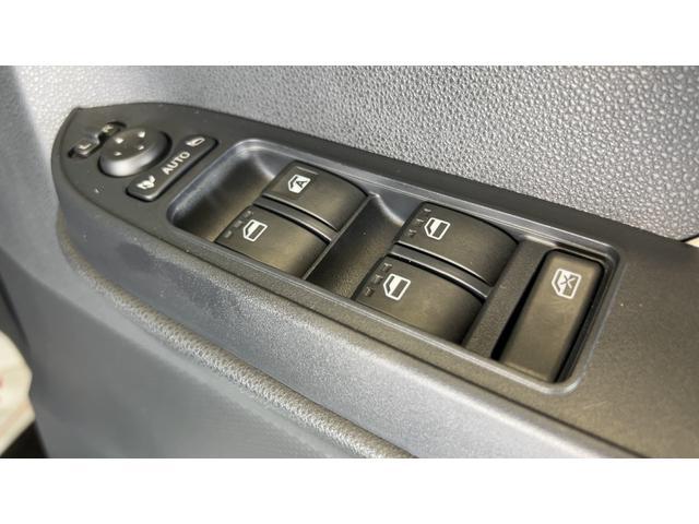 タントＸアイドリングストップ　ＬＥＤヘッドランプ　左側パワースライドドア　オートエアコン　シートヒーター　スマートキー　衝突被害軽減システム　横滑り防止機構（茨城県）の中古車