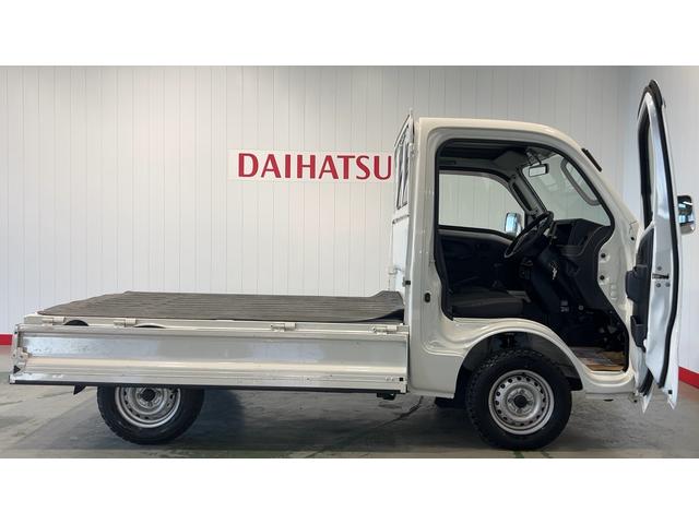ハイゼットトラックＥＸＴダイハツ認定中古車ｌ純正ナビｌキーレスｌ作業灯ｌマニュアルｌ四駆ｌデフロックｌ工具箱ｌエアコンｌパワーウィンドウｌマルチフックｌ保証／整備付（茨城県）の中古車
