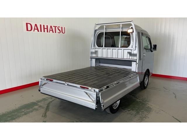 ハイゼットトラックジャンボＳＡIIIｔダイハツ認定中古車ｌ４ＡＴｌ４ＷＤｌＣＤラジオｌ荷台ライトｌエアバッグｌエアコンｌコーナーセンサーｌスマートアシストｌ保証／整備付（茨城県）の中古車