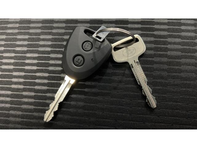 ハイゼットカーゴＤＸダイハツ認定中古車ｌキーレスｌコーナーセンサーｌスマートアシストｌＡＢＳｌエアバッグｌエアコンｌパワーウィンドウｌリアスモークガラスｌ保証／整備付（茨城県）の中古車