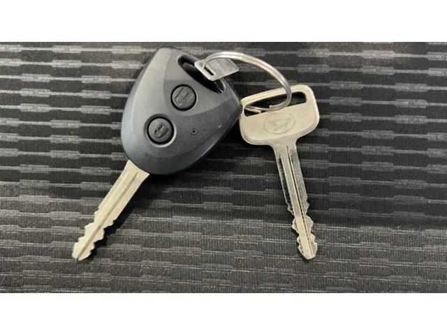 ハイゼットカーゴＤＸダイハツ認定中古車ｌキーレスｌコーナーセンサーｌスマートアシストｌＡＢＳｌエアバッグｌエアコンｌパワーウィンドウｌリアスモークガラスｌ保証／整備付（茨城県）の中古車