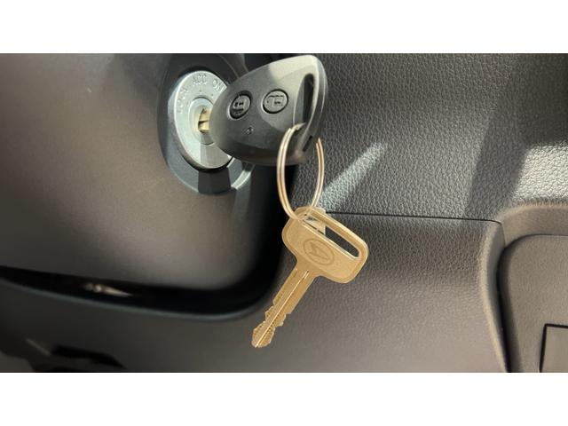 ハイゼットカーゴＤＸダイハツ認定中古車ｌキーレスｌコーナーセンサーｌスマートアシストｌＡＢＳｌエアバッグｌエアコンｌパワーウィンドウｌリアスモークガラスｌ保証／整備付（茨城県）の中古車