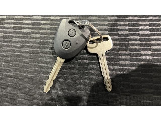 ハイゼットカーゴDXダイハツ認定中古車lCVTlキーレスエントリーlコーナーセンサーlスマートアシストlABSlエアバッグlマニュアルエアコンlパワーウィンドウlリアスモークガラスlAMラジオl保証/整備付(茨城県)の中古車