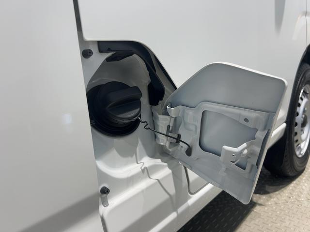 ハイゼットカーゴDXダイハツ認定中古車lCVTlキーレスエントリーlコーナーセンサーlスマートアシストlABSlエアバッグlマニュアルエアコンlパワーウィンドウlリアスモークガラスlAMラジオl保証/整備付(茨城県)の中古車