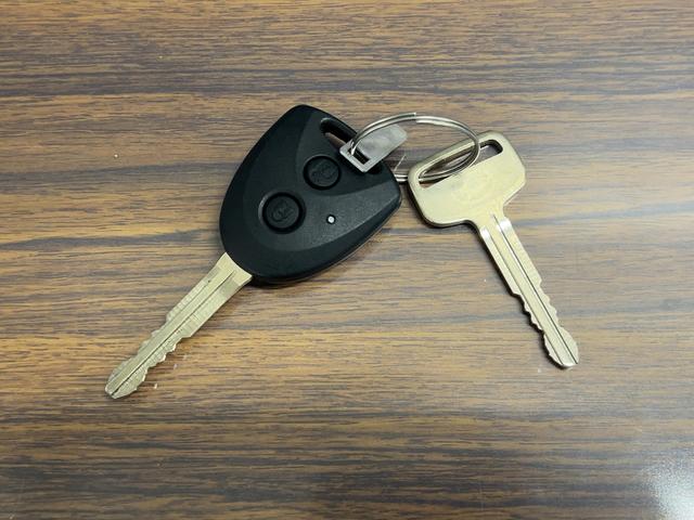ハイゼットカーゴDXダイハツ認定中古車lCVTlキーレスエントリーlコーナーセンサーlスマートアシストlABSlエアバッグlマニュアルエアコンlパワーウィンドウlリアスモークガラスlAMラジオl保証/整備付(茨城県)の中古車