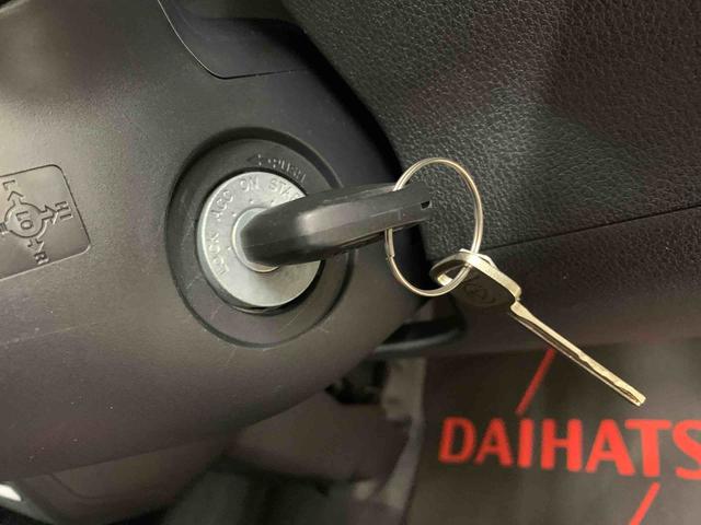 ハイゼットカーゴDX 2WD両側スライドドア・LEDヘッドライト・オートライト・オートマチックハイビーム・AMFMラジオ・マニュアルエアコン・キーレスエントリー・アイドリングストップ・スマートアシスト(群馬県)の中古車