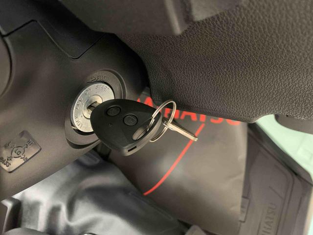 ハイゼットカーゴＤＸ　４ＷＤオートライト・オートマチックハイビーム・キーレスエントリー・アイドリングストップ・マニュアルエアコン・水平格納式リヤシート・スマートアシスト（群馬県）の中古車