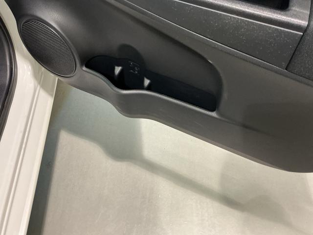 ヴィッツハイブリッドＦナビゲーション　バックカメラ　ＬＥＤヘッドライト　オートライト　スマートキー（栃木県）の中古車