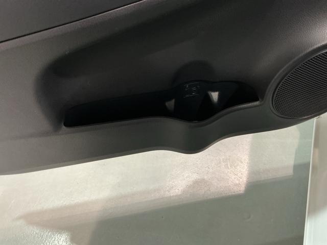 ヴィッツハイブリッドＦナビゲーション　バックカメラ　ＬＥＤヘッドライト　オートライト　スマートキー（栃木県）の中古車