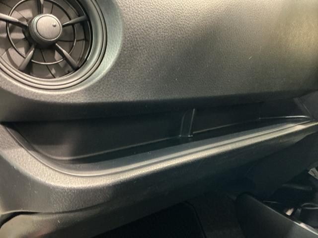 ヴィッツハイブリッドＦナビゲーション　バックカメラ　ＬＥＤヘッドライト　オートライト　スマートキー（栃木県）の中古車