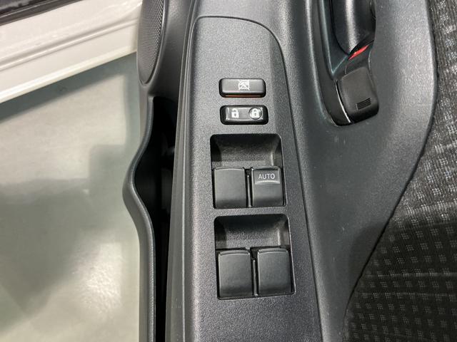 ヴィッツハイブリッドＦナビゲーション　バックカメラ　ＬＥＤヘッドライト　オートライト　スマートキー（栃木県）の中古車