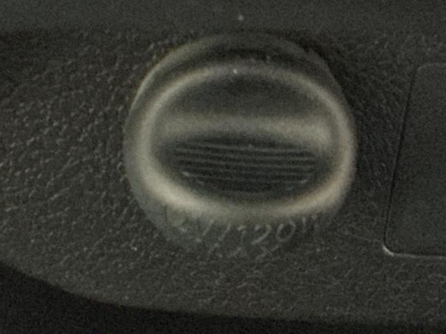 ヴィッツハイブリッドＦナビゲーション　バックカメラ　ＬＥＤヘッドライト　オートライト　スマートキー（栃木県）の中古車