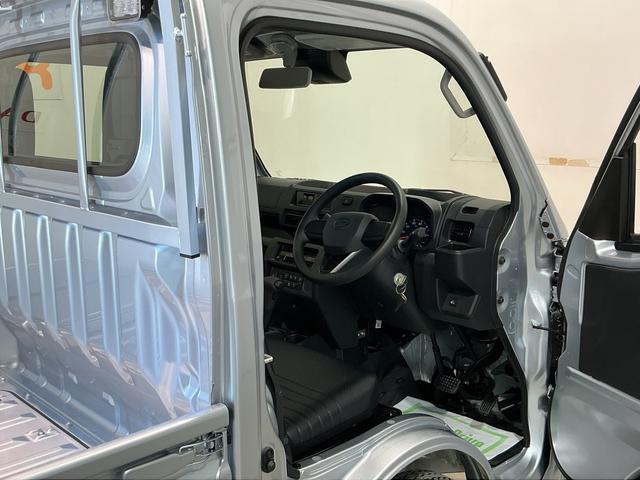 ハイゼットトラックスタンダード 農用スペシャルWエアバッグ 車線逸脱警報 エコアイドル 切替4WD 衝突回避支援ブレーキ機能 パワーステアリング 運転席エアバッグ エアコン ESC オートハイビーム ABS 衝突安全ボディ(栃木県)の中古車