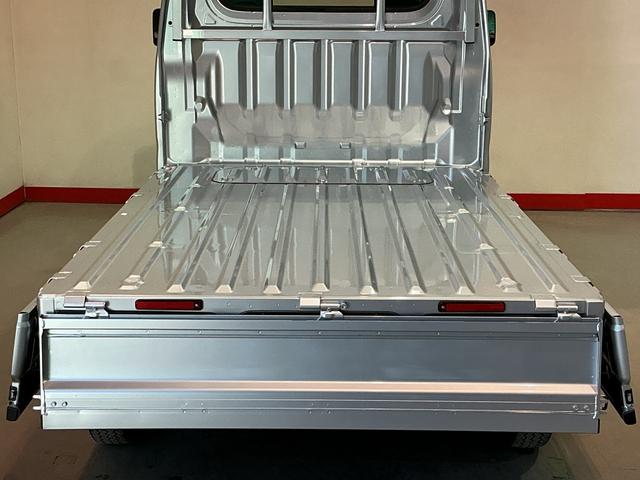 ハイゼットトラックスタンダード 農用スペシャルWエアバッグ 車線逸脱警報 エコアイドル 切替4WD 衝突回避支援ブレーキ機能 パワーステアリング 運転席エアバッグ エアコン ESC オートハイビーム ABS 衝突安全ボディ(栃木県)の中古車