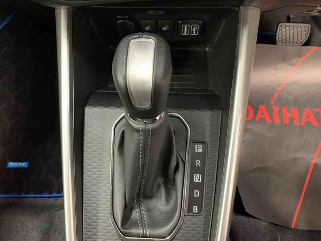 ロッキープレミアムG HEV 2WDLEDヘッドライト・ディスプレイオーディオ・ドライブレコーダー・オートライト・オートマチックハイビーム・プッシュスタートボタン・オートエアコン・電動パーキングブレーキ・スマートアシスト(群馬県)の中古車