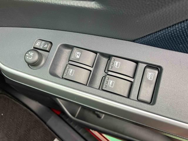 トールカスタムＧ　９インチディスプレイオーディオ　パノラマモニター保証　新車保証・まごころ保証　１年間・走行距離無制限付き・９インチディスプレイオーディオ装備・ＬＥＤヘッドライト装備・パノラマカメラ装備（東京都）の中古車