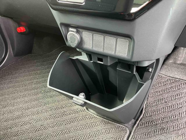 トールカスタムＧ　９インチディスプレイオーディオ　パノラマモニター保証　新車保証・まごころ保証　１年間・走行距離無制限付き・９インチディスプレイオーディオ装備・ＬＥＤヘッドライト装備・パノラマカメラ装備（東京都）の中古車