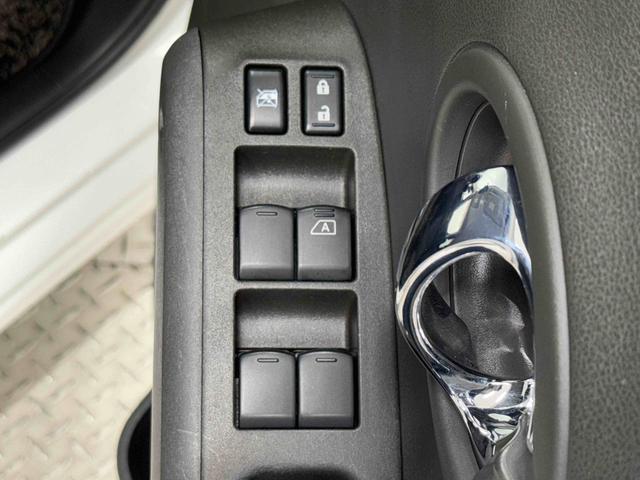 キューブ１５Ｘ　Ｖセレクション　ナビ　バックカメラ　ＥＴＣ　フルセグ保証１年間・距離無制限付き　Ｂｌｕｅｔｏｏｔｈオーディオ　ＤＶＤ再生　ＣＤ再生　オートエアコン　オートライト　ＬＥＤヘッドライト　電動格納ミラー　パワーウィンドウ　アイドリングストップ　５人乗り（東京都）の中古車