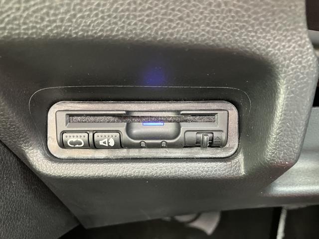 フィット１３Ｇ・Ｆパッケージ　コンフォートエディション　ナビ　ＥＴＣ保証１年間・距離無制限付き　Ｂｌｕｅｔｏｏｔｈオーディオ　ＣＤ再生　ワンセグ　前方ドラレコ　オートエアコン　シートヒーター　電動格納ミラー　パワーウィンドウ　アイドリングストップ　バックカメラ（東京都）の中古車