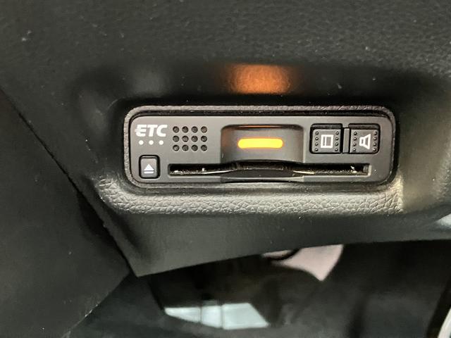 フィットハイブリッドＬ　ホンダセンシング　ナビ　バックカメラ　ＥＴＣ　フルセグ保証１年間・距離無制限付き　ＦＭ／ＡＭラジオ　電動格納ミラー　パワーウィンドウ　ステアリングリモコン　オートポール　運転席シートリフト　ＵＳＢ入力端子　純正１５インチアルミホイール　前方ドラレコ（東京都）の中古車
